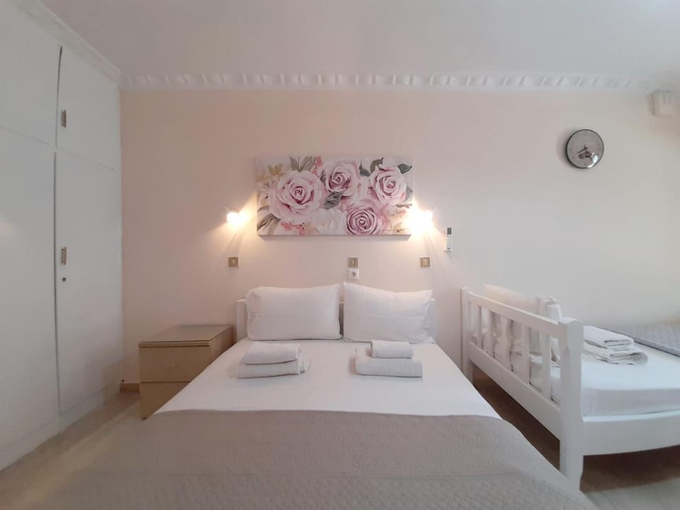 Bed, Bedroom, towels, wardrobe