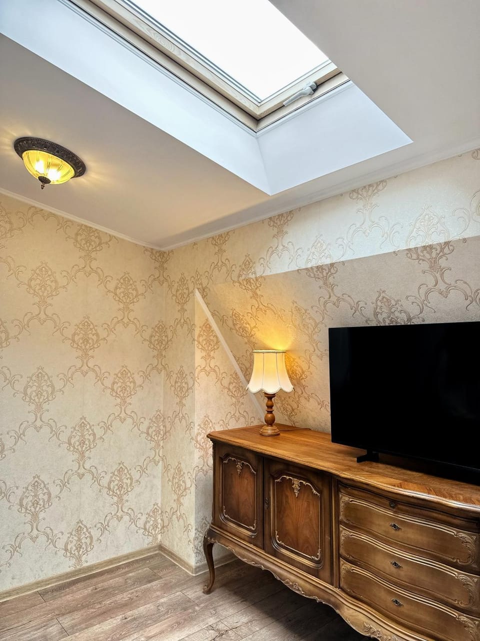 TV and multimedia, Photo of the whole room