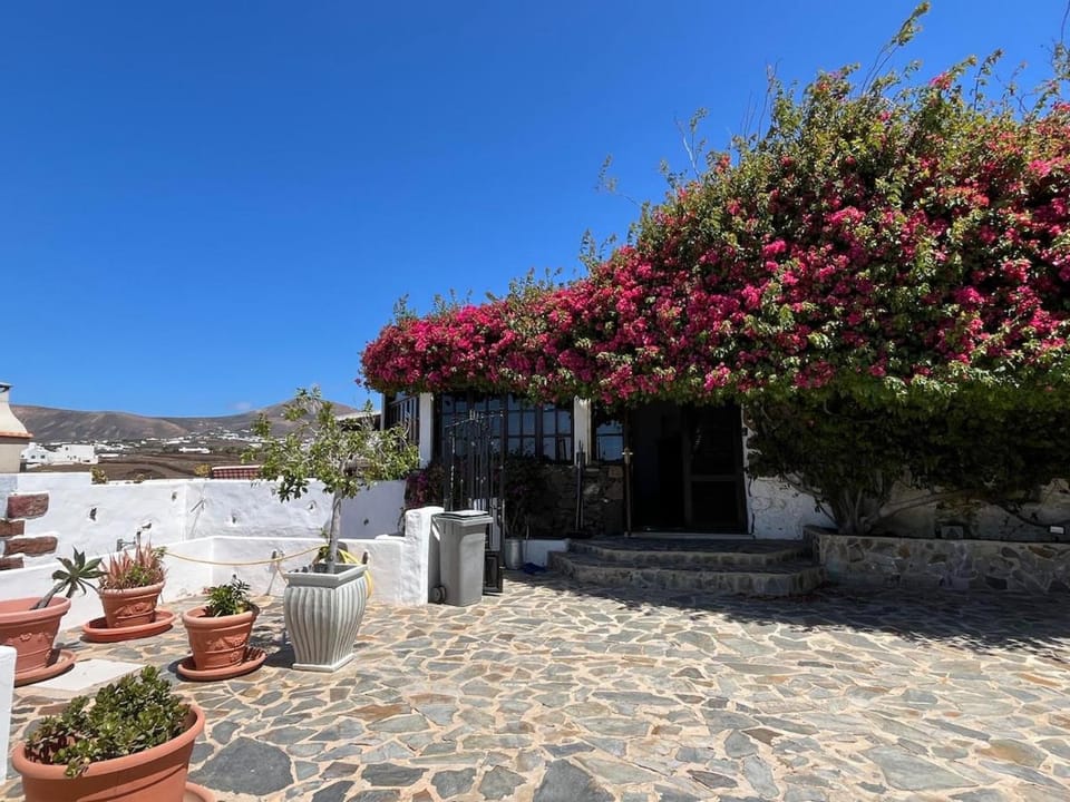 Casa Tara - 5 bedroom, 4 bathroom villa with private pool Villa in Puerto del Carmen