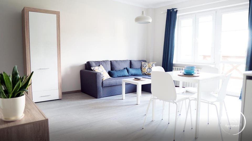 Bed, Photo of the whole room, Dining area