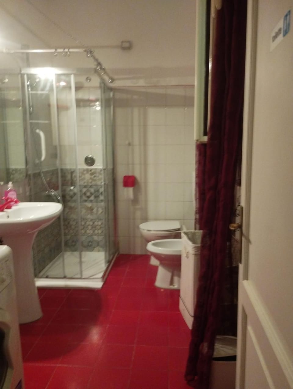Villa Helios Holiday Home - Centre, Lake, 10' car - Free parking Self check-in Airco Apartment in Varese