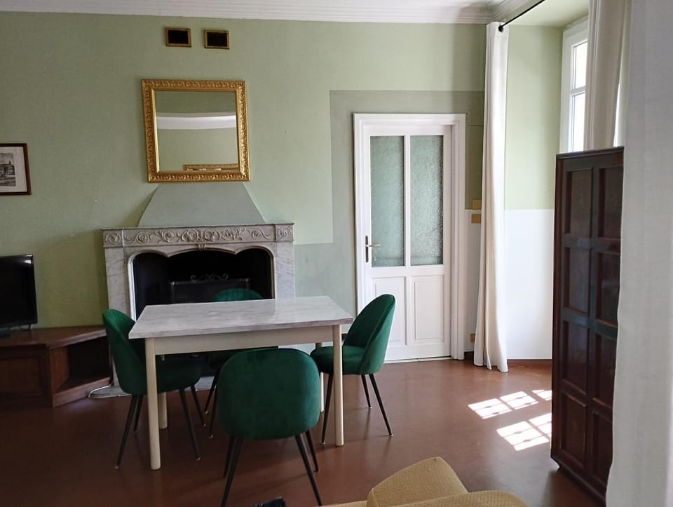 Villa Helios Holiday Home - Centre, Lake, 10' car - Free parking Self check-in Airco Apartment in Varese
