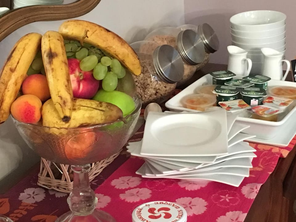 Food and drinks, Continental breakfast