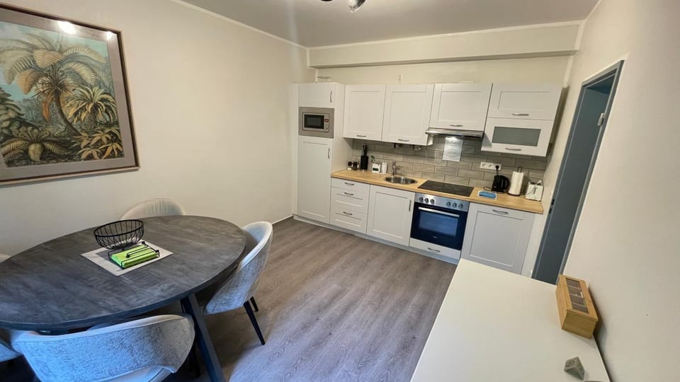 Kitchen or kitchenette, Dining area, stove, toaster