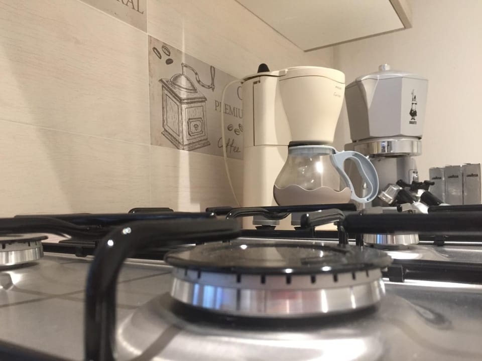 Coffee/tea facilities, Kitchen or kitchenette