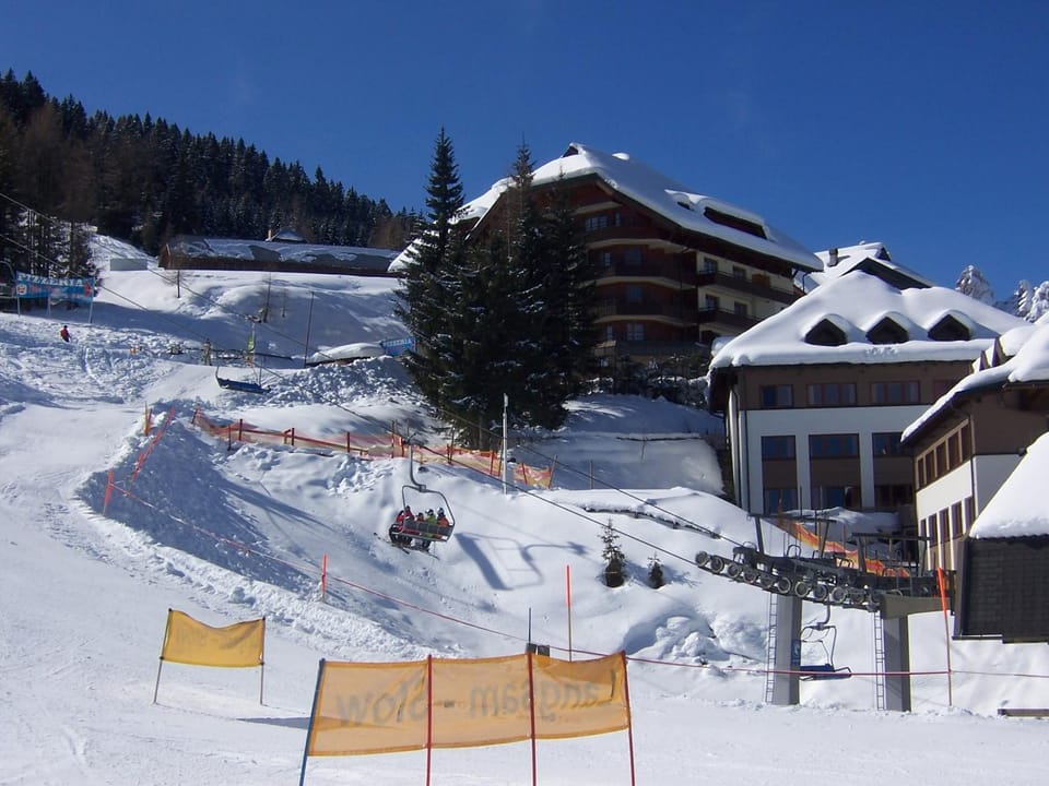 Skiing, On site