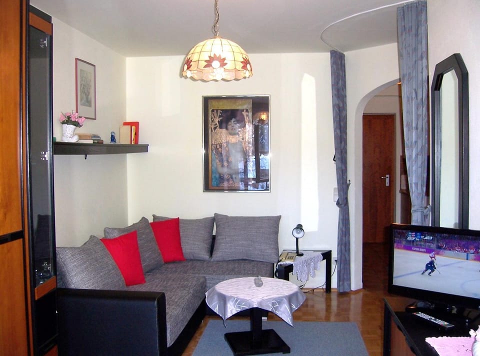 Living room, Photo of the whole room, Seating area
