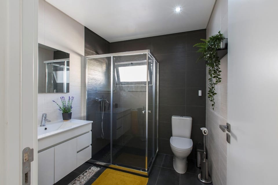 Bathroom, Decorative detail