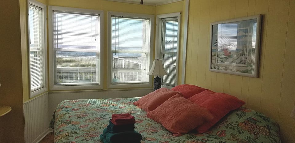 Blue Crab Cove House in Caswell Beach