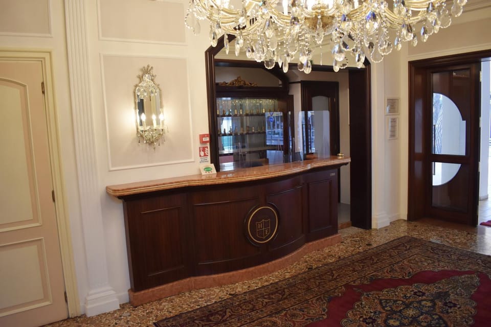 Communal lounge/ TV room, Lobby or reception