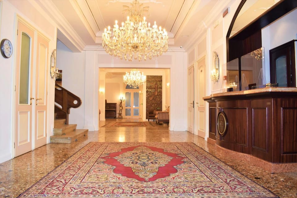Property building, Restaurant/places to eat, Lobby or reception