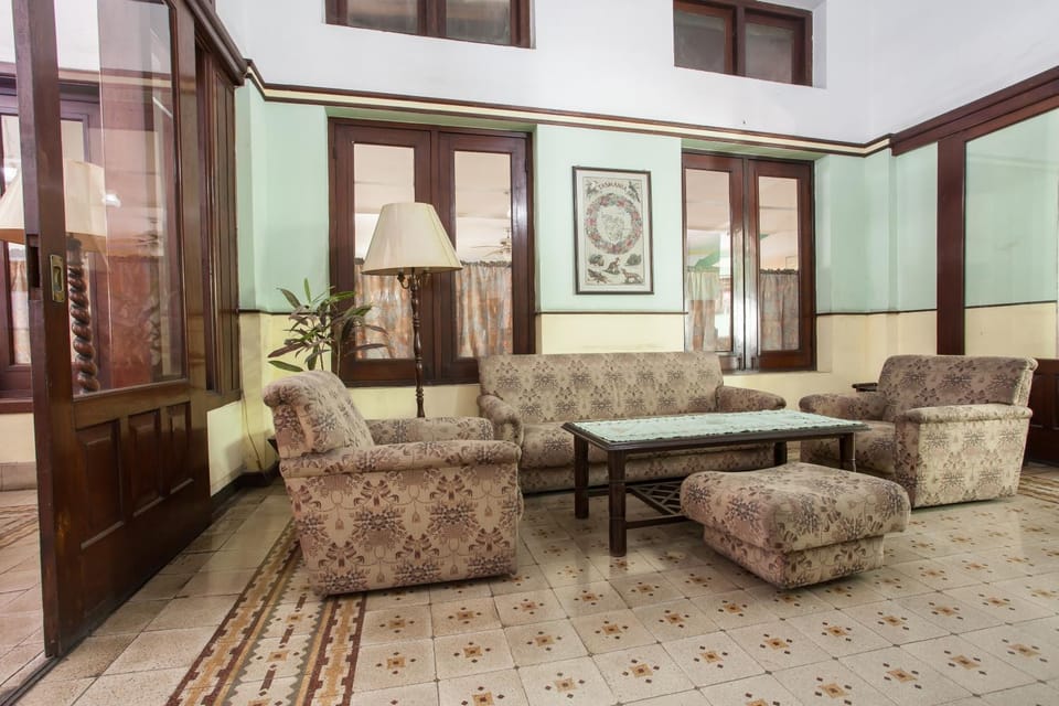 Communal lounge/ TV room