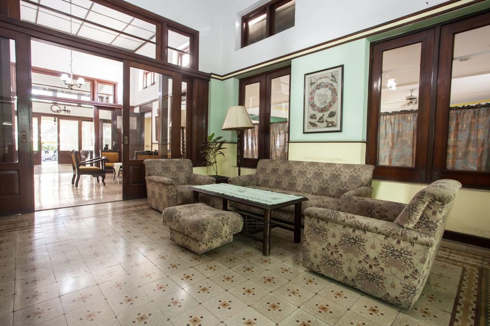 Communal lounge/ TV room