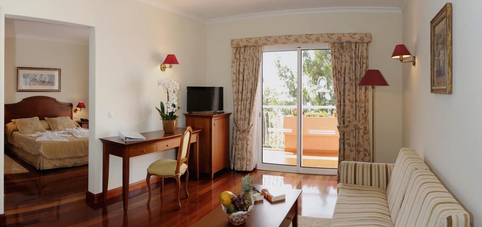 Communal lounge/ TV room, Living room, Seating area