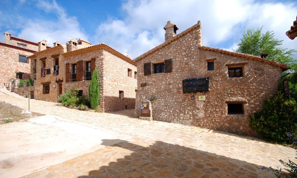 Facade/entrance, Area and facilities