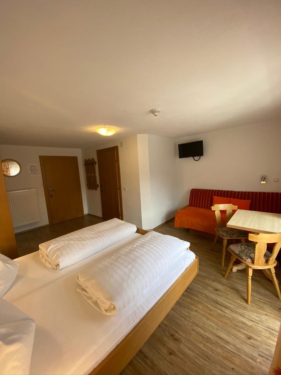 Bed, Photo of the whole room