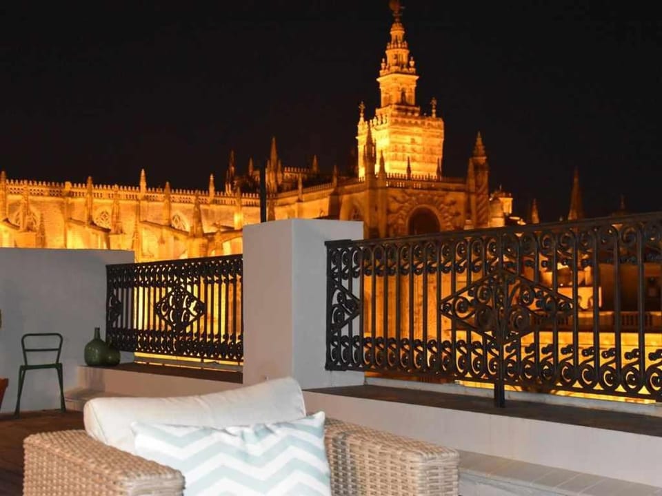 Penthouse with Large Private Terrace with Views Cathedral Apartment in Seville