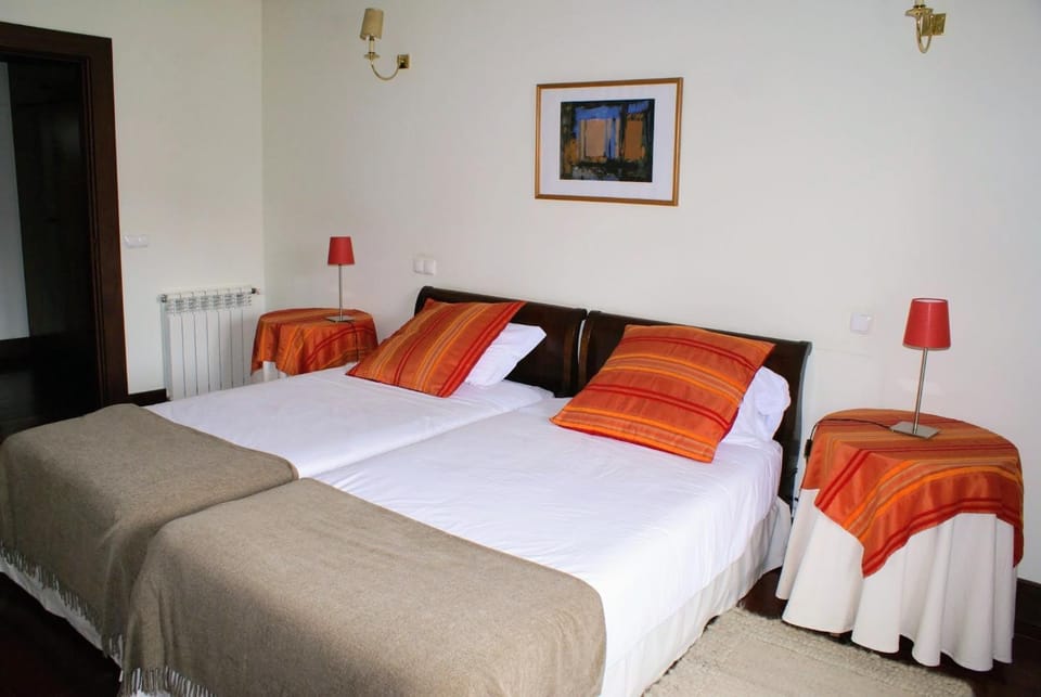 Bathroom, Bedroom, internet, air conditioner