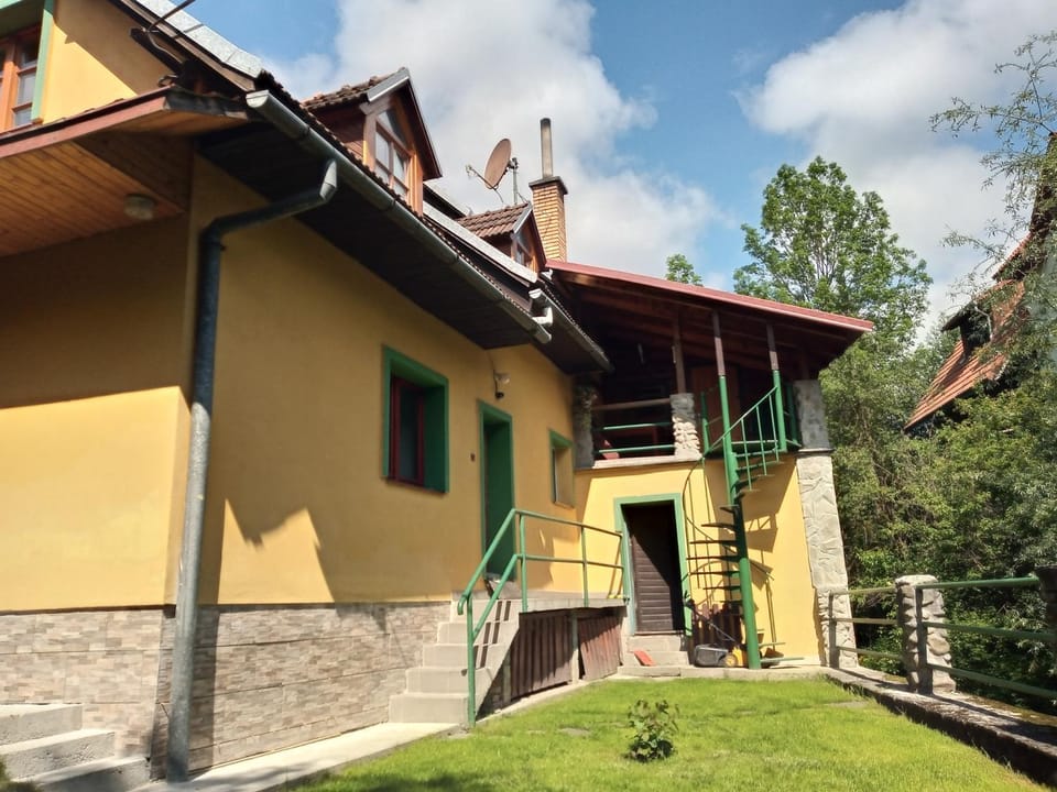 Patio, Facade/entrance, Balcony/Terrace