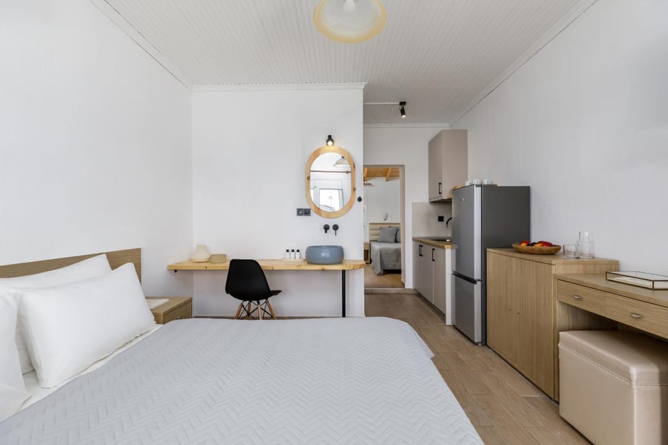 Bed, Kitchen or kitchenette, Bedroom, wardrobe