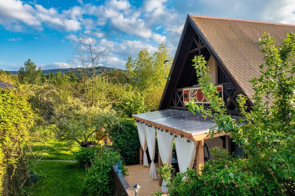 Smyrkowy Dom z kominkiem z gorącą balią koło Karpacza House in Lower Silesian Voivodeship