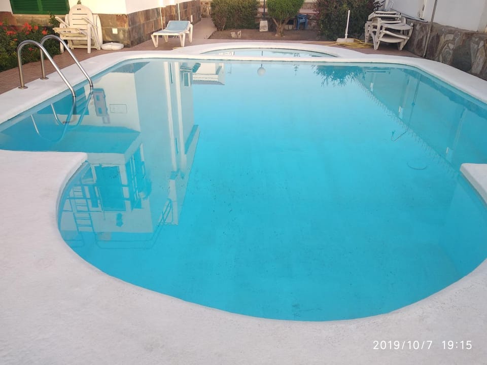 Swimming pool, Swimming pool