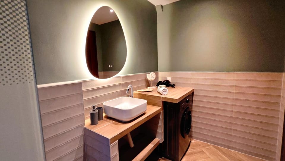 Bathroom, washing machine