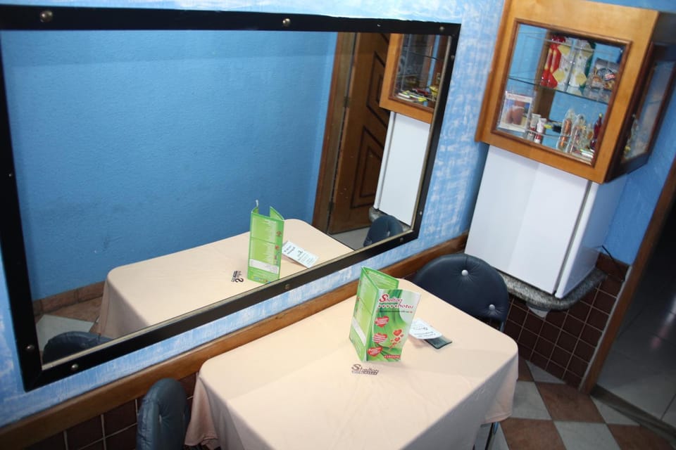 Photo of the whole room, Dining area