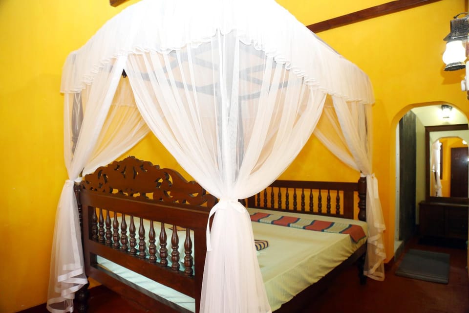 Rekha Art Gallery & Restaurant Bed and Breakfast in Mirissa