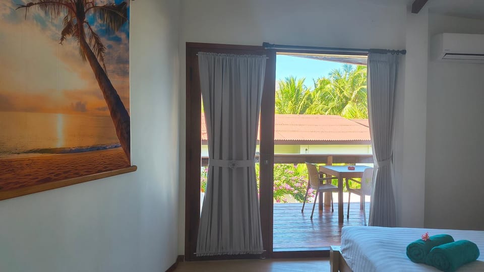 Castaway Surf Retreat Inn in Sekongkang