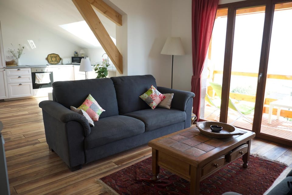 TV and multimedia, Balcony/Terrace, Living room, Seating area