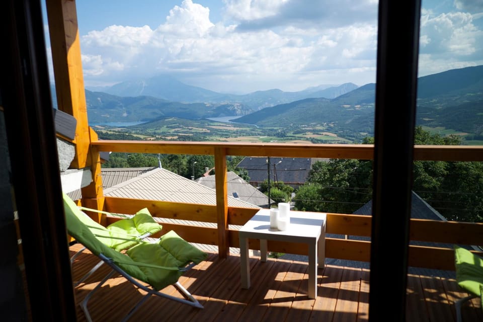 Balcony/Terrace, Seating area, Lake view, Mountain view