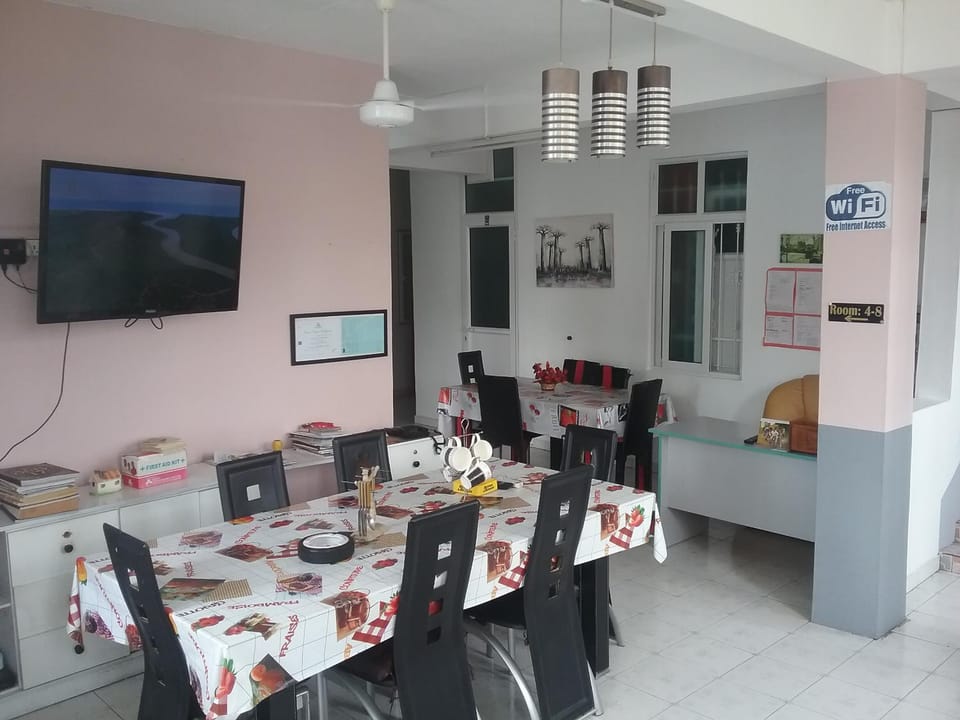 Communal lounge/ TV room, Lobby or reception