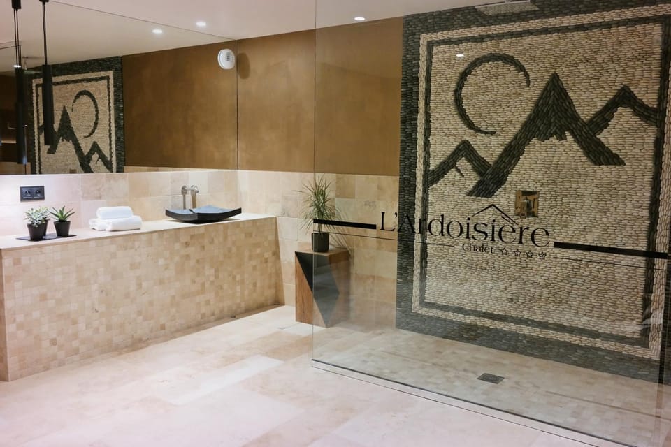 Chalet l'Ardoisière Chalet in Provence-Alpes-Côte d'Azur