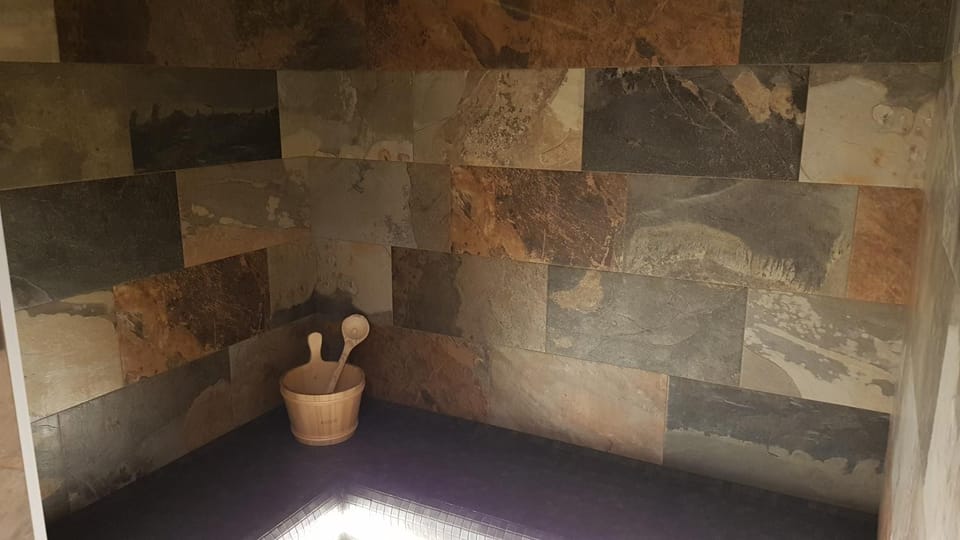 Sauna, Steam room
