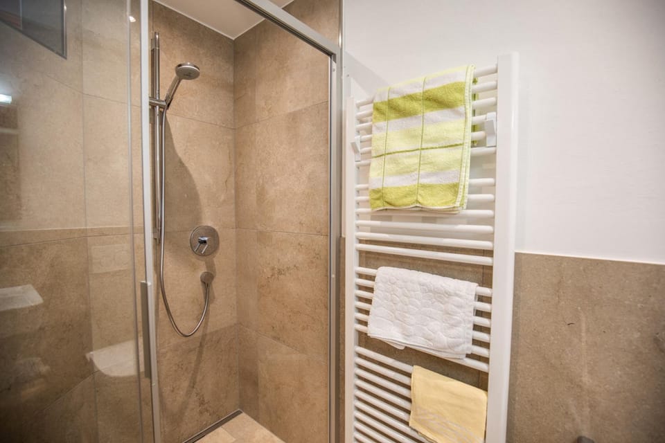 Bathroom, Decorative detail