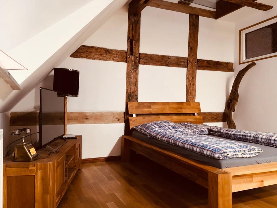 Photo of the whole room, Bedroom