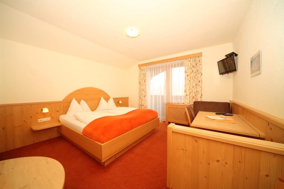 Balcony/Terrace, Photo of the whole room, Mountain view