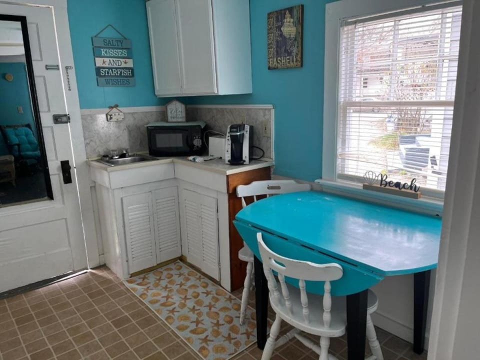 TV and multimedia, Kitchen or kitchenette, Living room, Seating area, Dining area, air conditioner