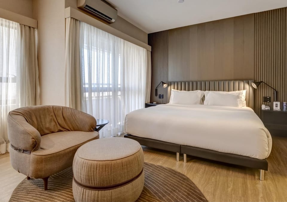 Bed, Photo of the whole room, Seating area, Bedroom, air conditioner