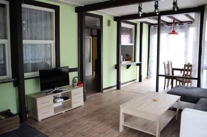 Communal lounge/ TV room, TV and multimedia, Living room, Seating area, Dining area, fireplace