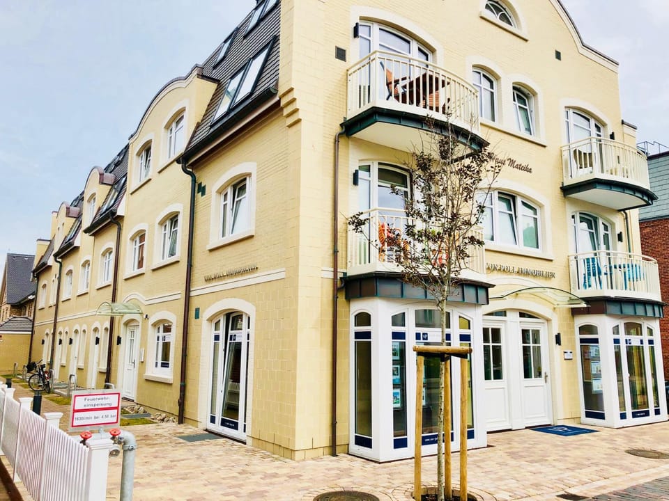 Property building, Facade/entrance