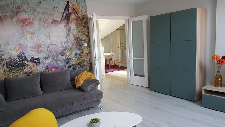 Bed, Living room, wardrobe