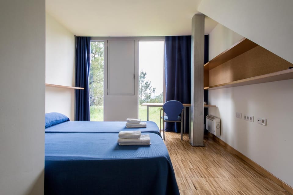 Property building, Bed, Bedroom
