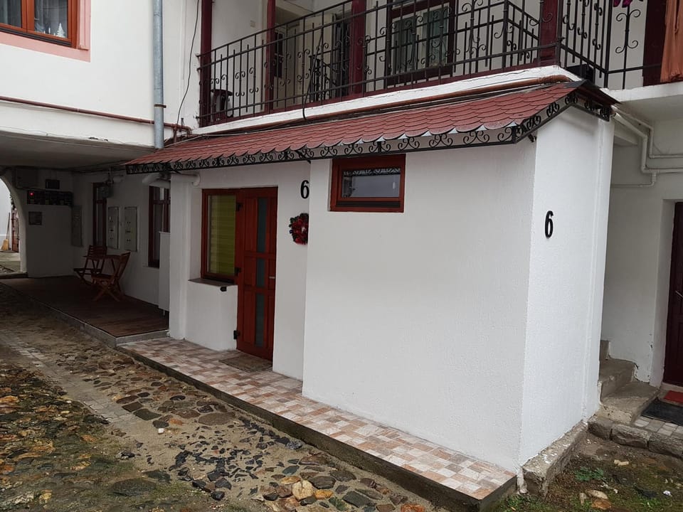 Property building, Day
