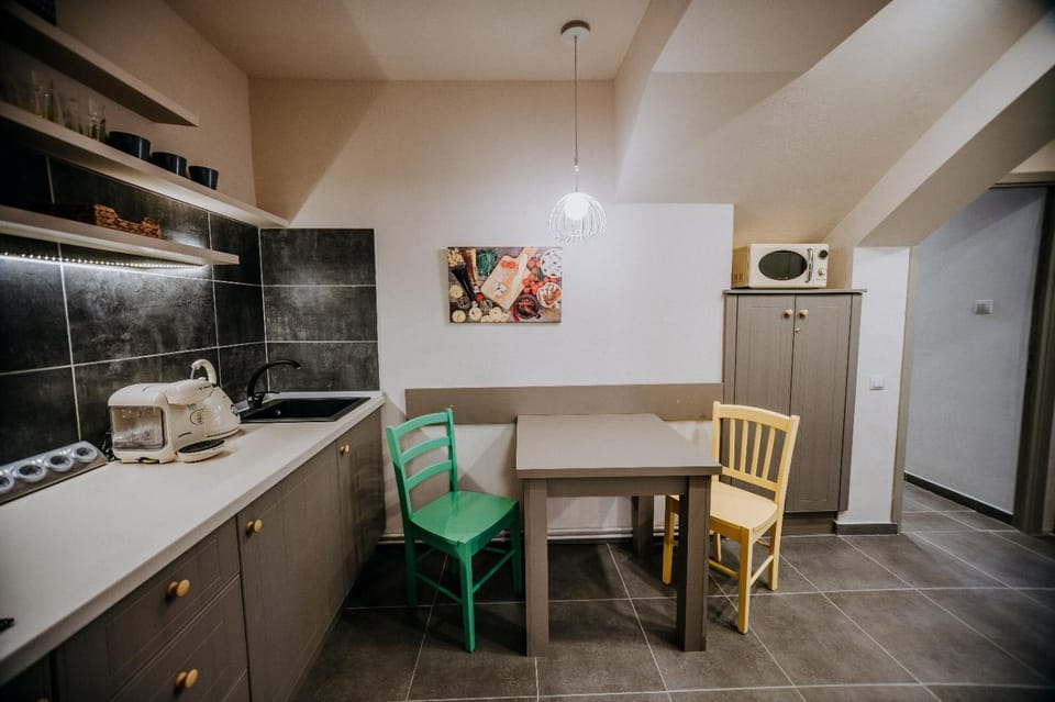 Kitchen or kitchenette, Seating area, Dining area