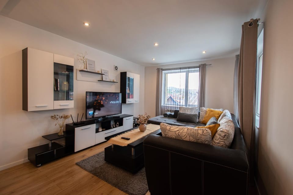 Communal lounge/ TV room, TV and multimedia, Living room, Evening entertainment