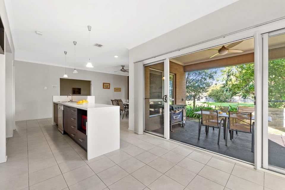 Family Beach Escape Rye House in Melbourne