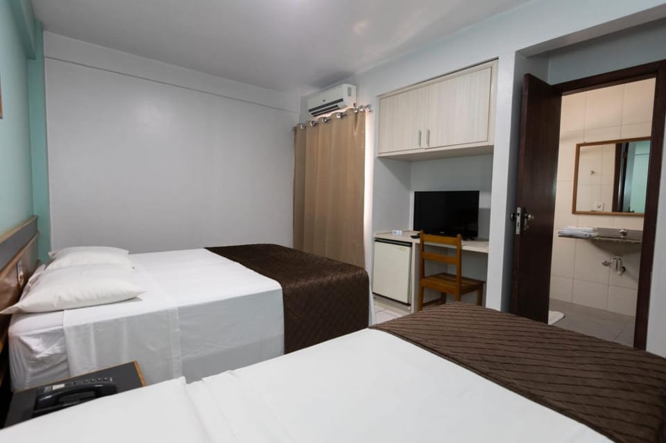 Bed, TV and multimedia, Photo of the whole room, Bedroom, hair dresser, wardrobe, air conditioner