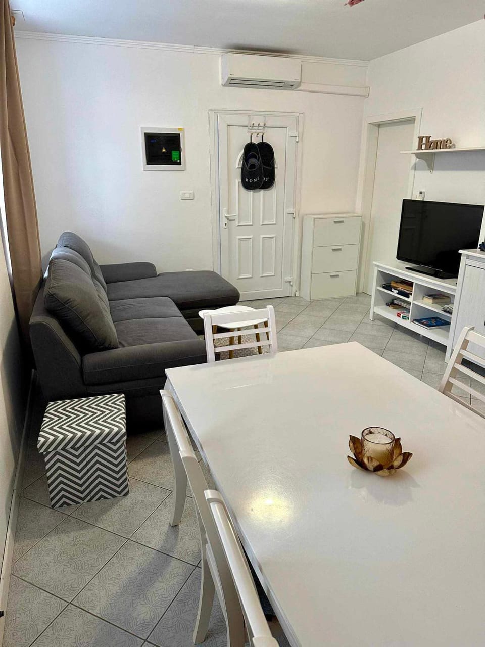 Living room, Dining area, air conditioner